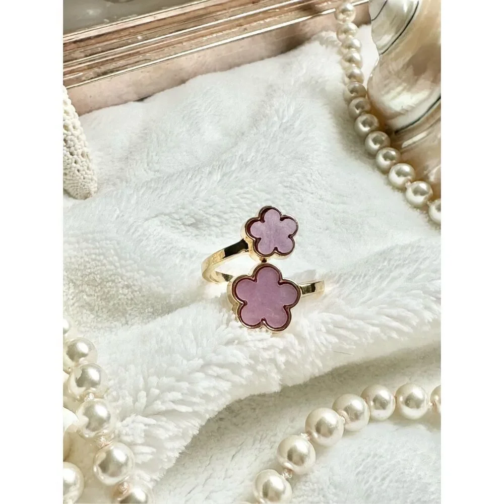 Light pink flower adjustable ring ￼ - Picture 4 of 4